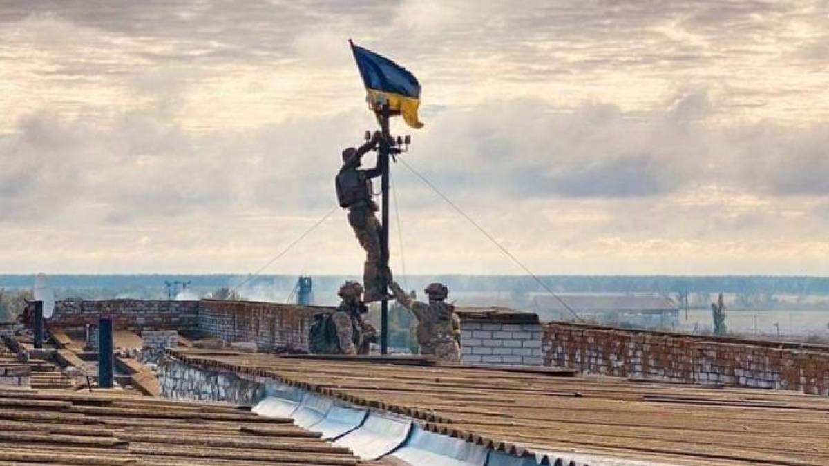 ВСТАНОВЛЕННЯ УКРАЇНСЬКОГО ПРАПОРА У ВИСОКОПІЛЛІ 4 ВЕРЕСНЯ, ФОТО З FACEBOOK КИРИЛА ТИМОШЕНКА