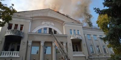 На Донеччині російські ракети зруйнували елеватор, палац культури та спорткомплекс