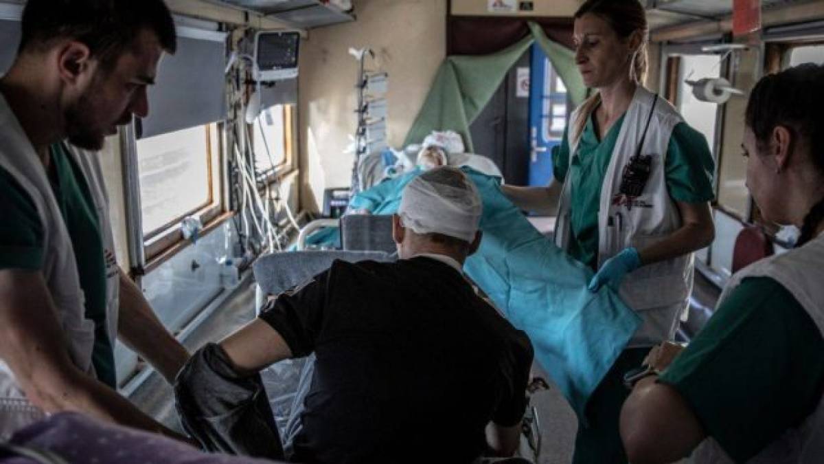 Пологи у підвалі, воєнні травми у дітей, руйнування лікарень та полон: як змінилася робота запорізьких медиків під час війни