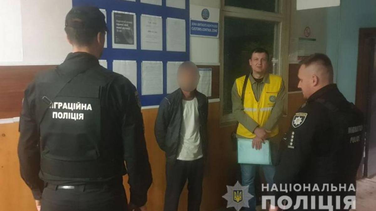 У Запоріжжі співробітники поліції видворили нелегала з України