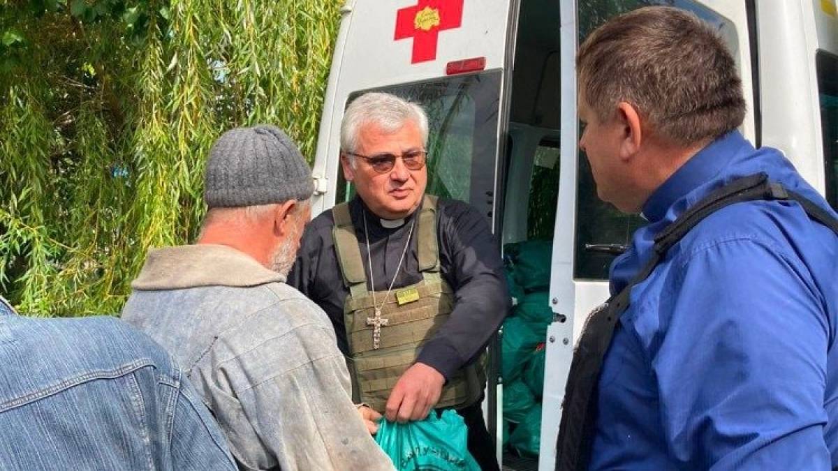 Посланець Папи Римського потрапив під обстріл