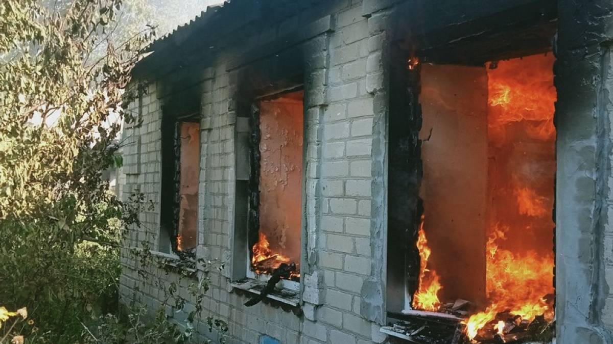 ГУ ДСНС України у Запорізькій області: інформація про ліквідацію наслідків ворожих обстрілів