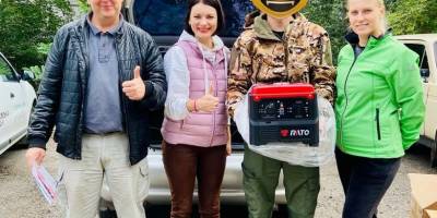 Клуб успішних пані Широківської громади передал на передову інверторний генератор для підзарядки телефонів