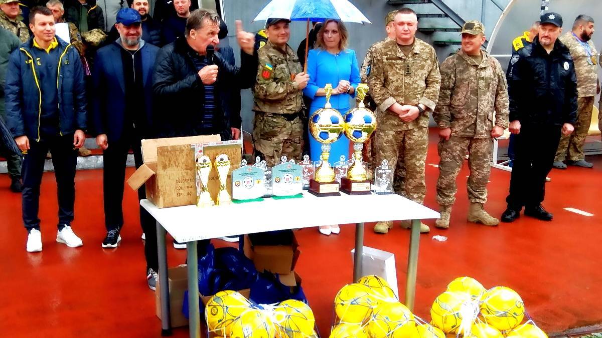 У Запорожжі пройшов матч за участю зірок-ветеранів запорізького футболу (фото)