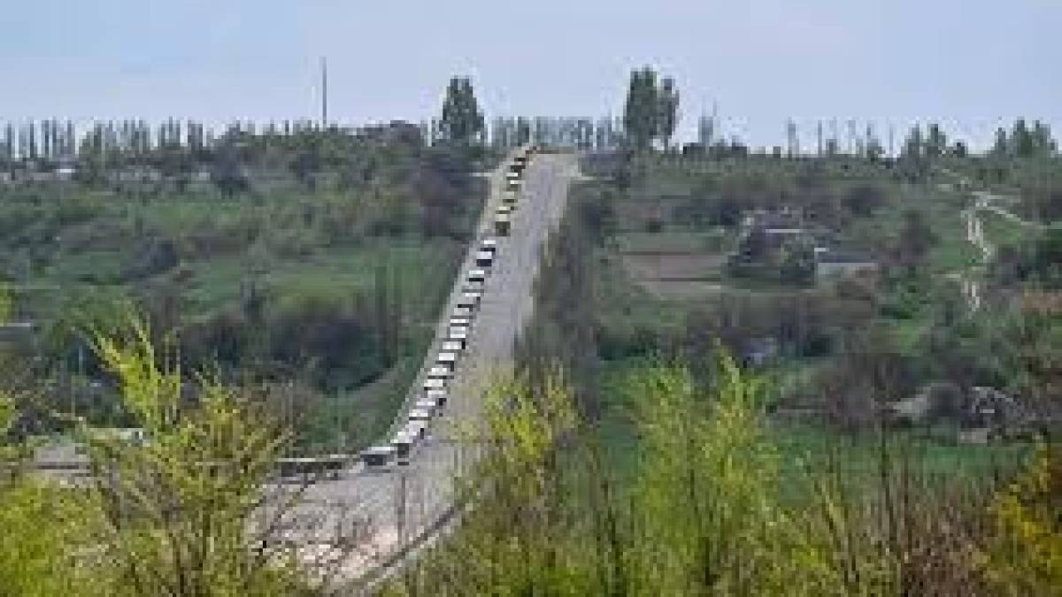Проїзд через блокпост у Василівці фактично закритий