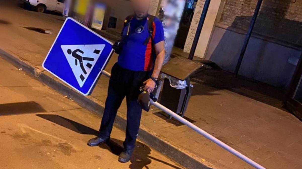 Мешканець Запоріжжя вкрав дорожній знак, бо в нього “горіли труби”