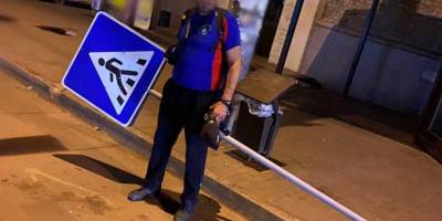 Мешканець Запоріжжя вкрав дорожній знак, бо в нього “горіли труби”