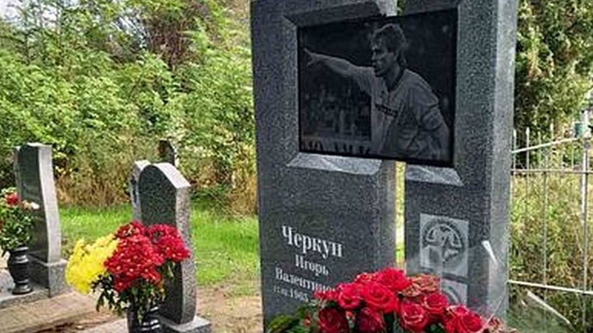 У Розумівці встановили пам’ятник легендарному капітану запорізького «Торпедо»