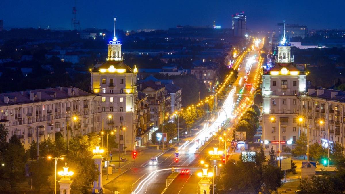 Запоріжці питають: чому вночі місто світиться, як новорічна ялинка?