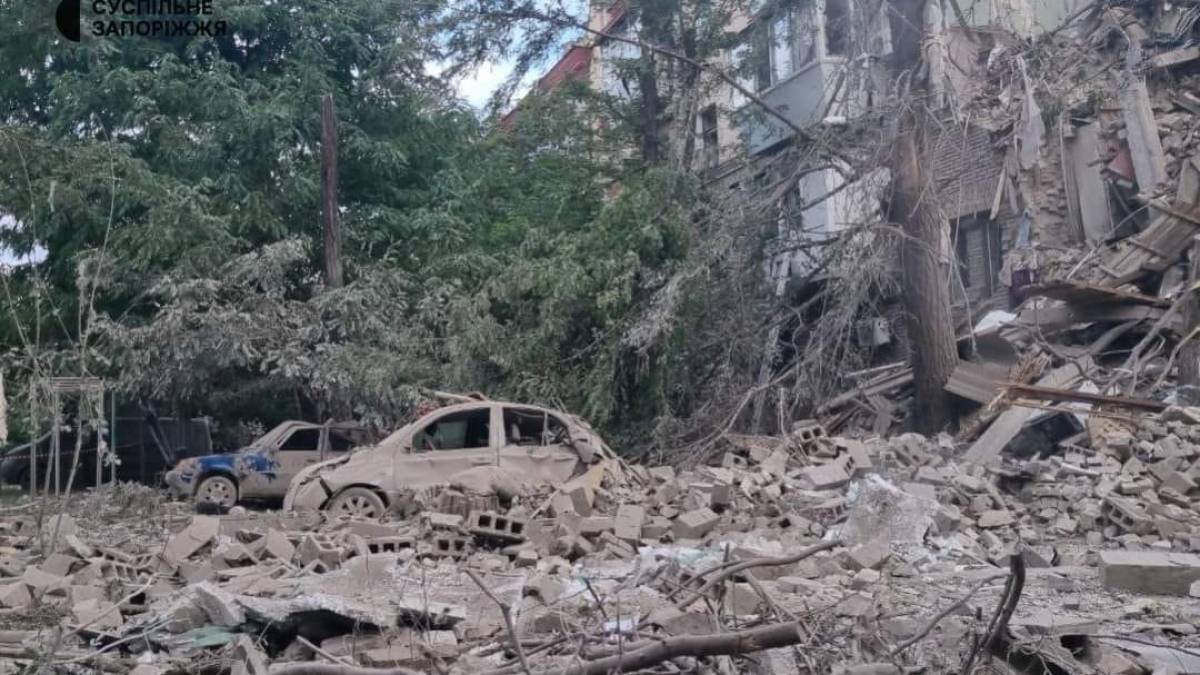 Загиблі та поранені внаслідок ранкової ракетної атаки по житловим кварталам Запоріжжя – розпочато розслідування