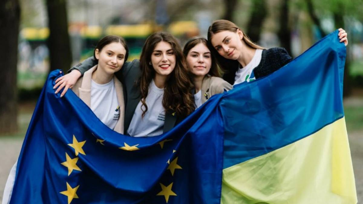 ЄС запустив онлайн-інструмент для українських біженців з пошуку роботи