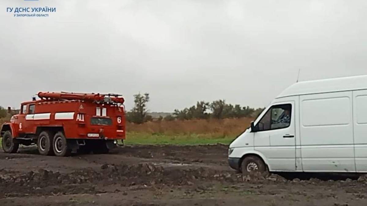 Запорізькі рятувальники надали допомогу водіям на “Дорозі життя”