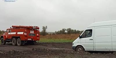 Запорізькі рятувальники надали допомогу водіям на “Дорозі життя”