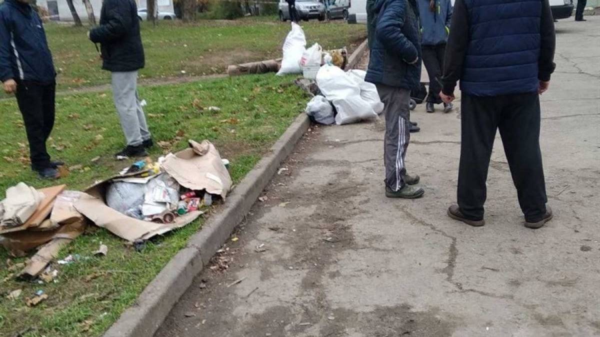 В одній із постраждалих багатоповерхівок укріпили стіну