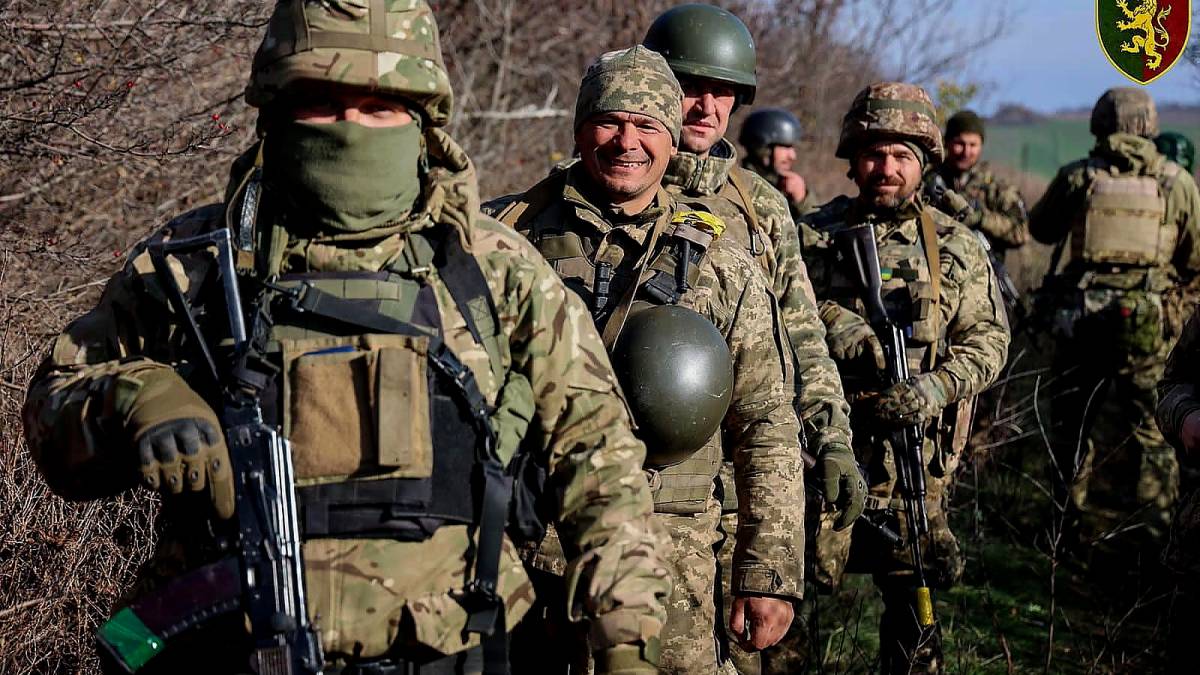 В їхніх очах – пронизливе розуміння війни і відблиски важких боїв на найнебезпечніших ділянках фронту (фото)