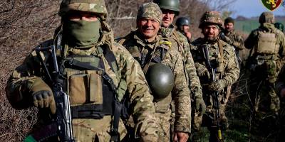 В їхніх очах – пронизливе розуміння війни і відблиски важких боїв на найнебезпечніших ділянках фронту (фото)