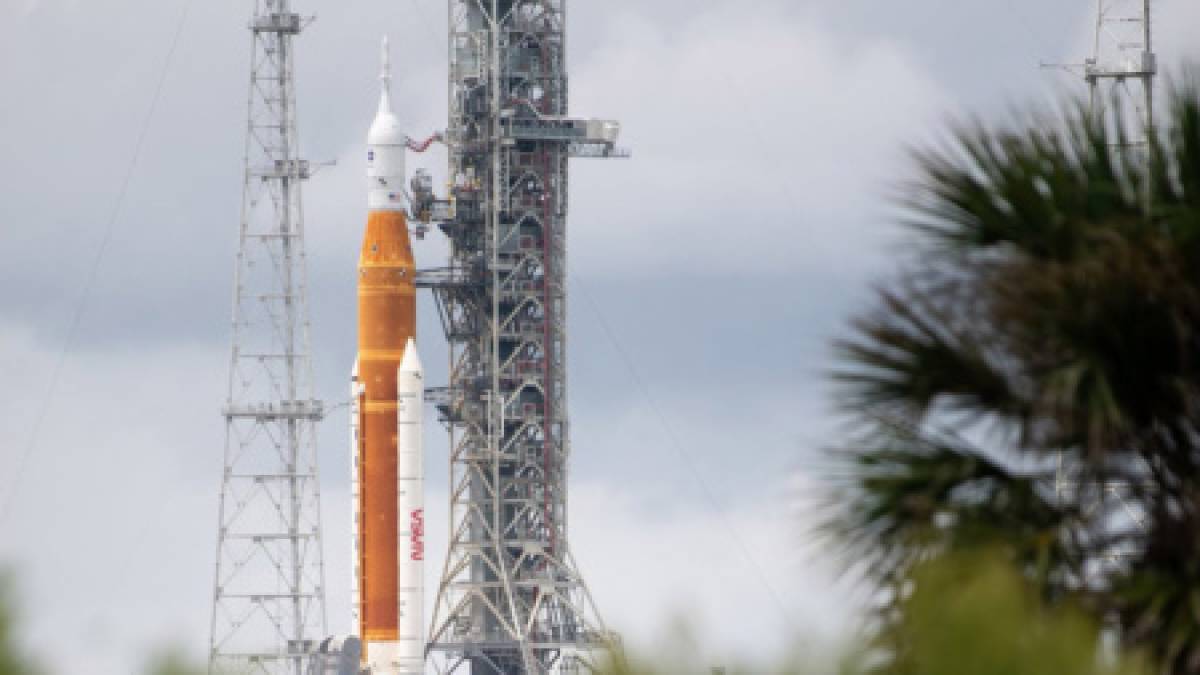 Ракета SLS з місією NASA Artemis 1 нарешті успішно стартувала до Місяця
