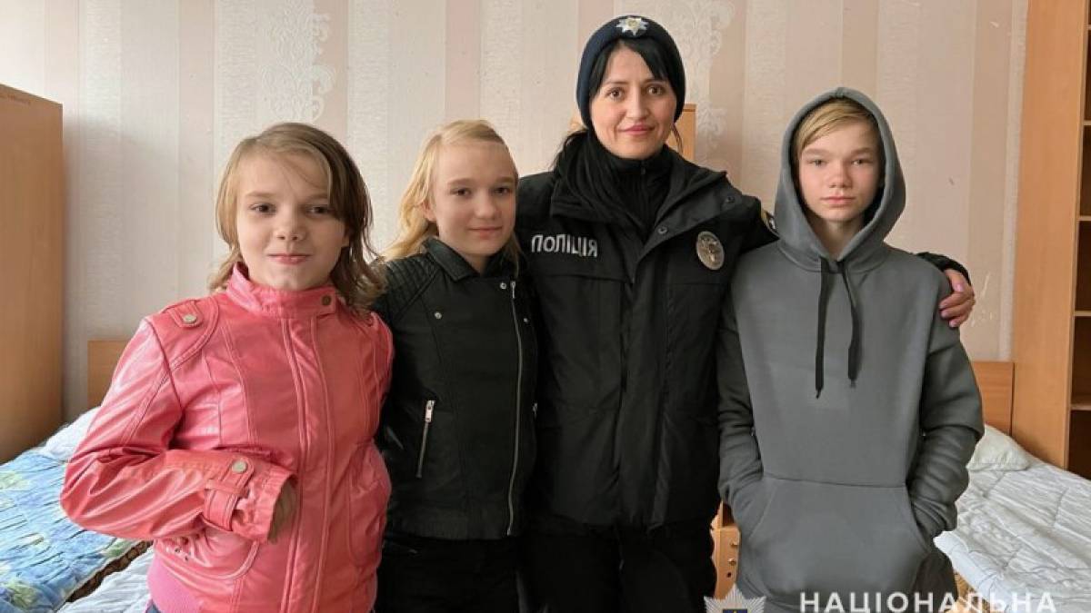 Врятували від російського пекла: правоохоронці евакуювали багатодітну родину з Оріхова до безпечного місця