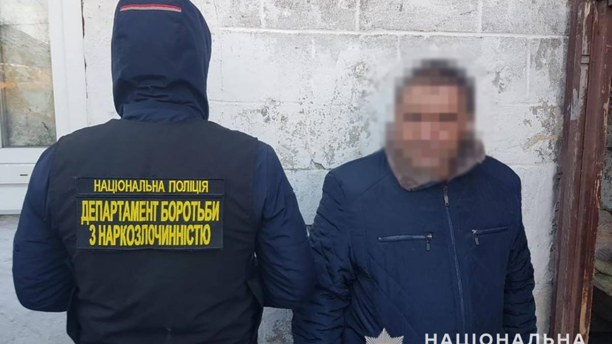 Врожай коноплі вартістю 250 тисяч гривень: у жителя Запоріжжя поліцейські вилучили п’ять кілограмів канабісу