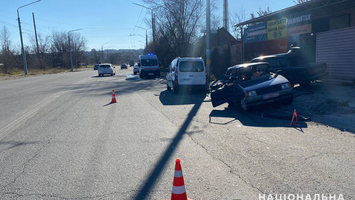 Внаслідок зіткнення двох автомобілів у Запоріжжі загинула пасажирка – слідчі відкрили кримінальне провадження