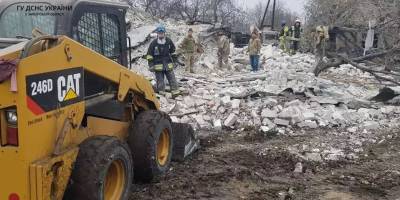 Запорізька область: рятувальники ліквідують наслідки ракетних ударів