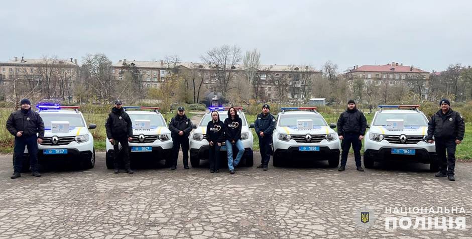 підтримка та піклування: поліцейські офіцери громад доставили гумдопомогу жителям прифронтових населених пунктів підтримка та піклування: поліцейські офіцери громад доставили гумдопомогу жителям прифронтових населених пунктів