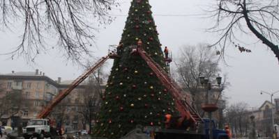 Старух пропонує не відмовлятися від міських новорічних ялинок