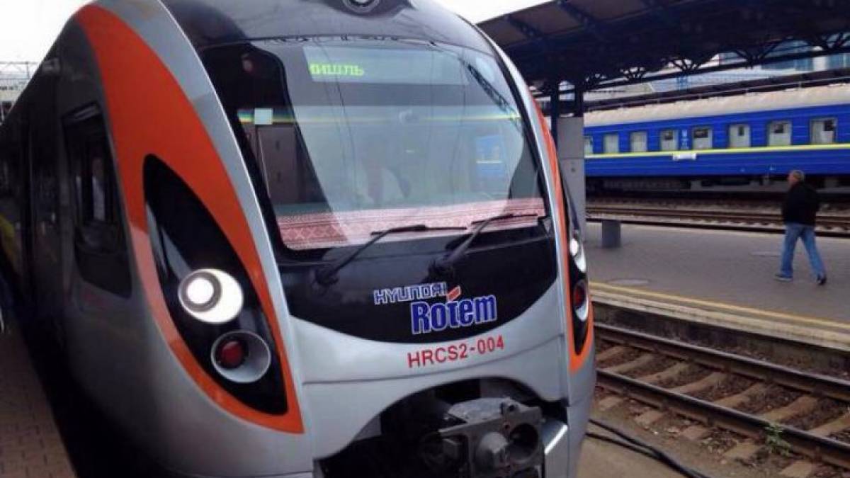 “Укрзалізниця” повертає ранковий потяг Hyundai з Києва до Львова