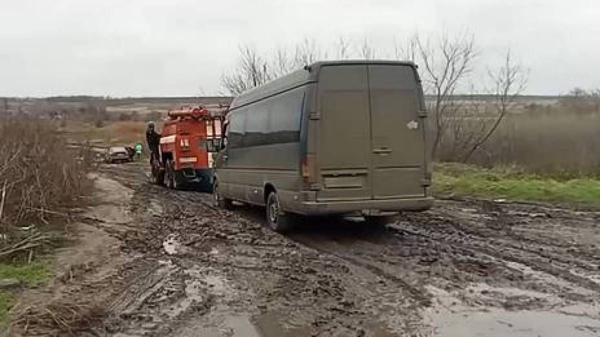 У Запорізькій області російські окупанти обстріляли колону автомобілів із мирними жителями