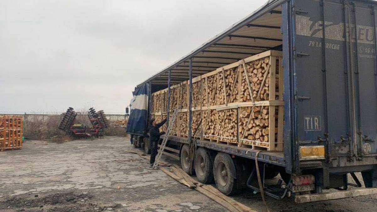 Деревина для опалення доставлена ще в одну з прифронтову громад Запорізького району