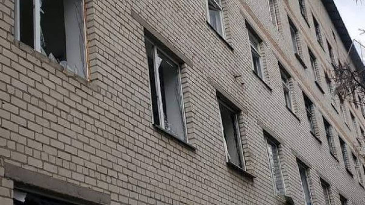 Лікарня в окупованому місці.  Спогади головного лікаря і операційної медсестри