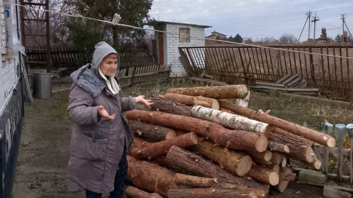 Прифронтові громади продовжують отримувати дрова