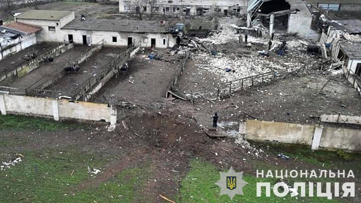 Зруйнована агроферма, знищені оселі, обірвано людське життя — поліція задокументувала наслідки акту збройної агресії окупантів (ВІДЕО)
