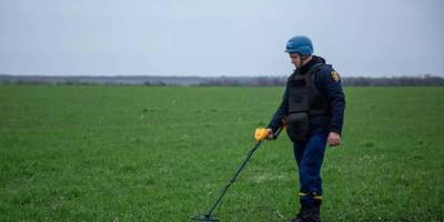 Запорізькі рятувальники отримали 16 металошукачів