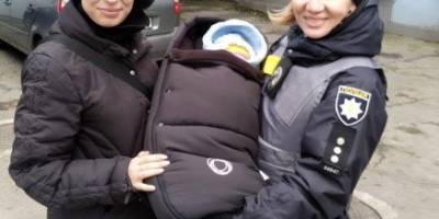Поліцейське піклування в дії: правоохоронці допомогли жінці з немовлям добратися додому