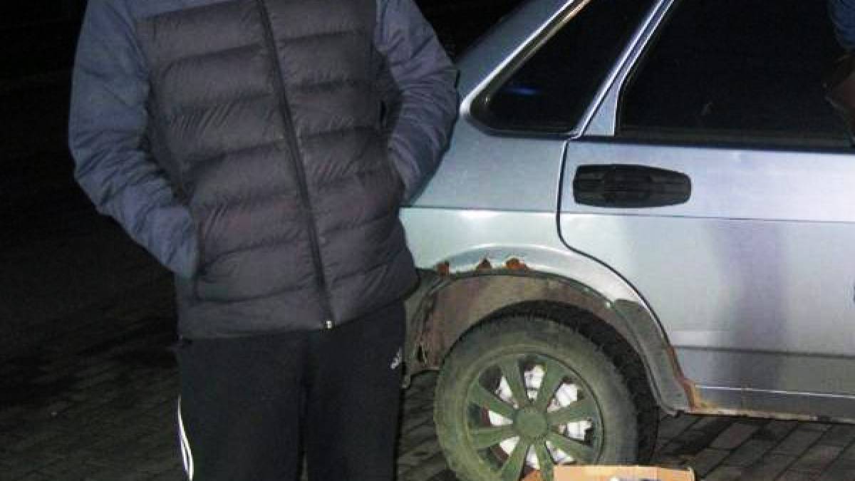 Запорізькі поліцейські вилучили у чоловіка 1800 пігулок, що містять прекурсор