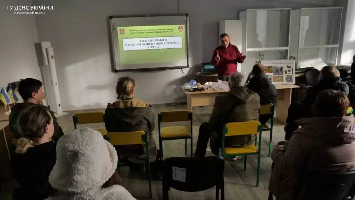 Поінформований значить озброєний: рятувальники ДСНС провели лекцію для волонтерів на тему вибухонебезпечних предметів