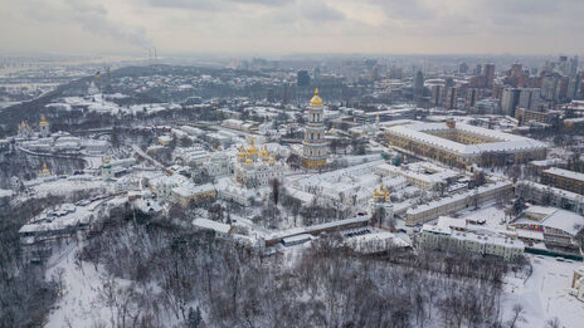 Зеленський ввів у дію рішення РНБО щодо обмежувальних заходів проти УПЦ МП