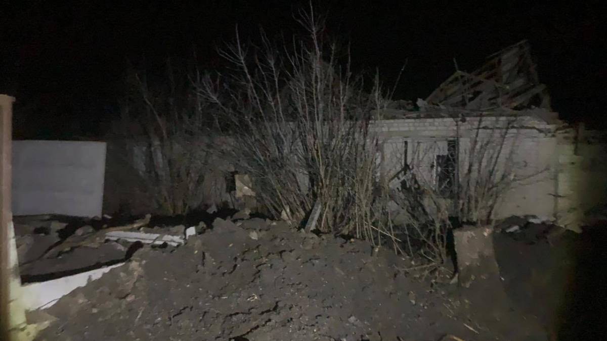 Фото: наслідки нічного  ракетного удару по Запорізькому району