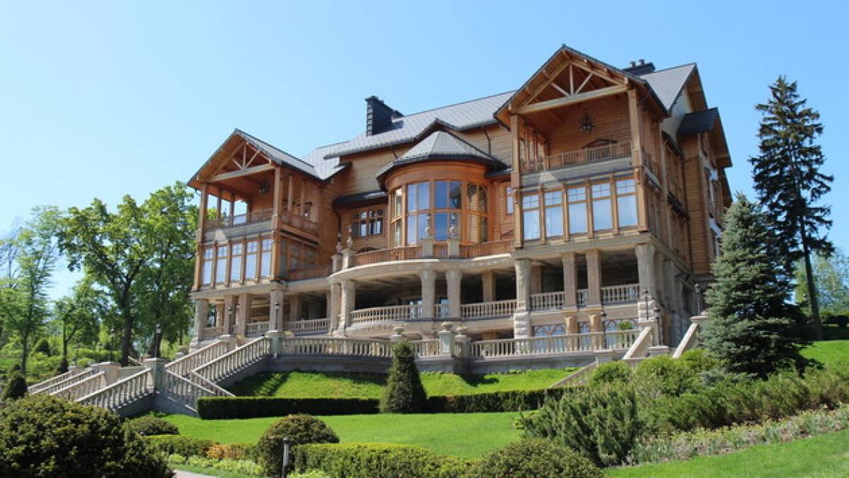 ВАКС конфіскував майно у Януковича на користь держави