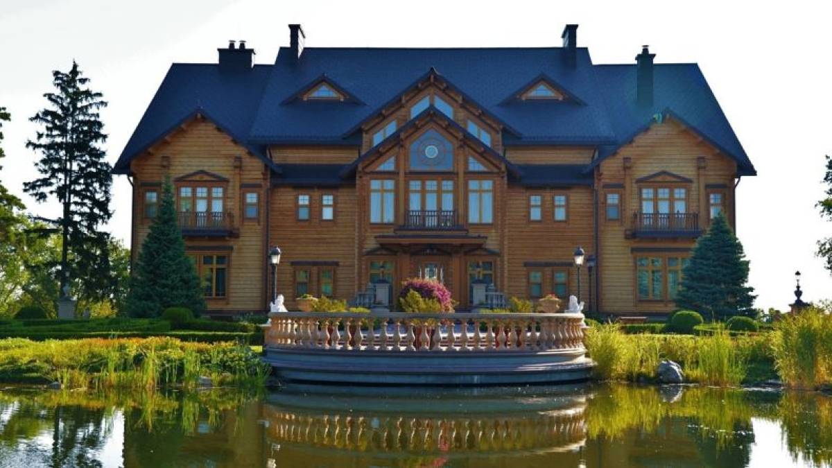 Що ще залишалось в Україні у власності екс-президента Януковича?