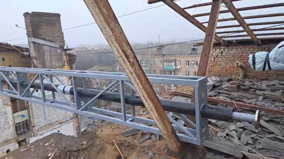 “Ну, все. Лягла, ріднесенька”, – під гуркіт канонади ремонтуємо пошкоджене житло