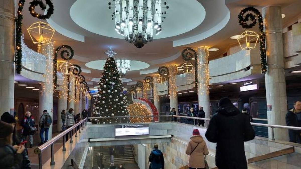 У Харківському метро відкрилася головна ялинка міста