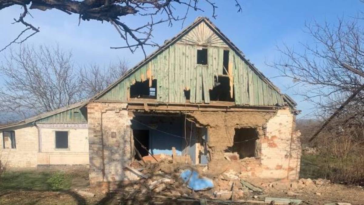 У Запорізькій області через ракетний обстріл стіна будинку обвалилася на двох дітей