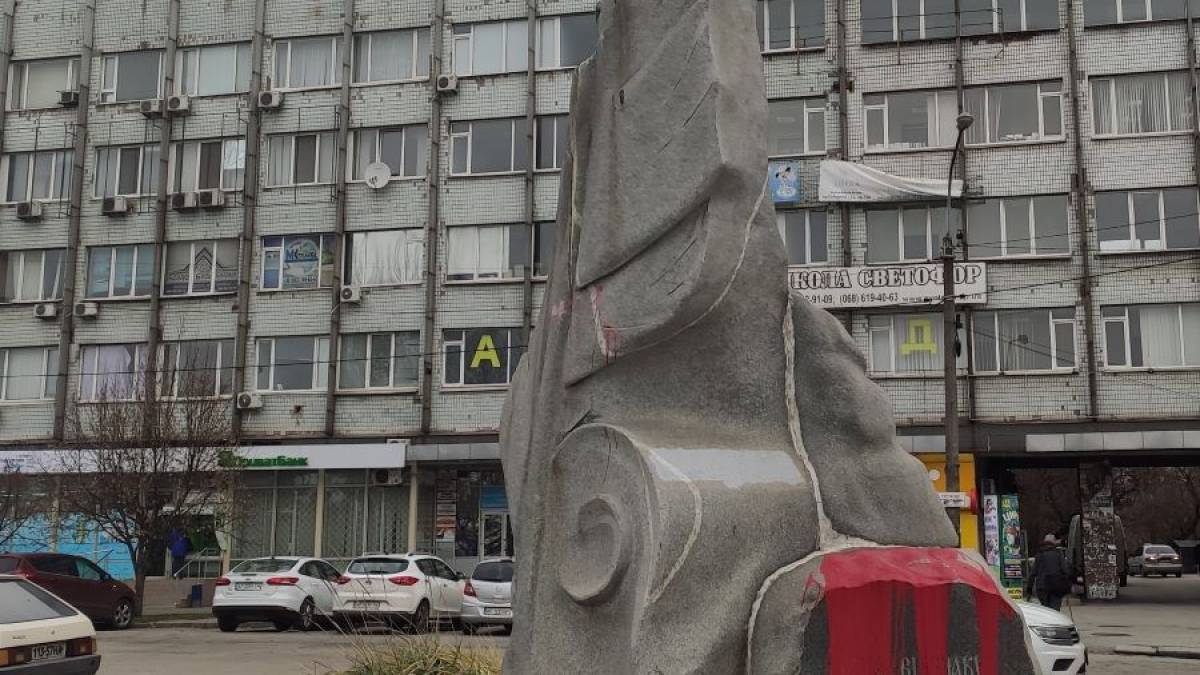 У Запоріжжі пам’ятник Пушкіну покарали за війну його нащадків