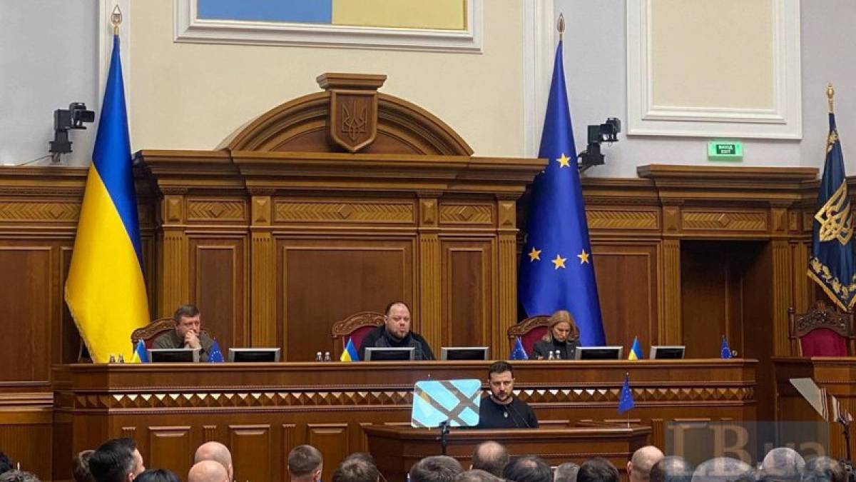Президент України Зеленський  виступив у Раді зі щорічним посланням