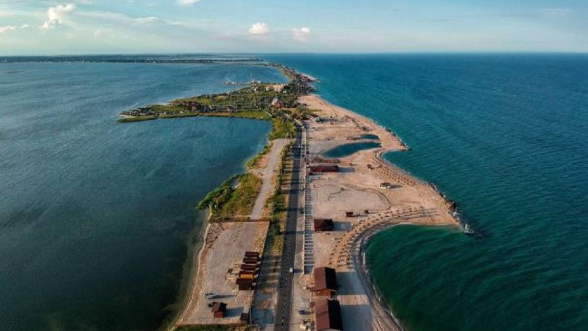 Бердянськ: рашисти мінують Бердянську косу