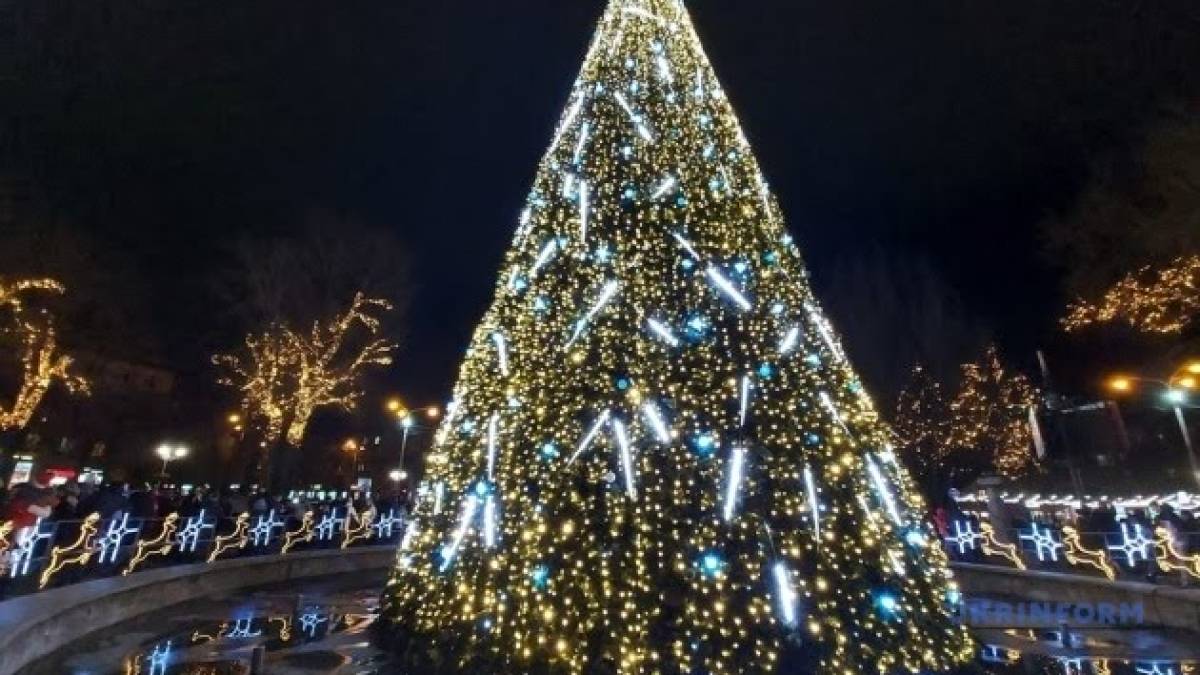 В каких областных центрах Украины установили новогодние елки