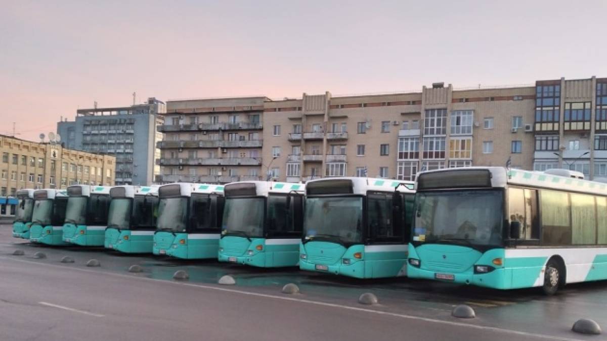 Таллинн передал Житомиру 14 автобусов, еще шесть — в пути. Фото
