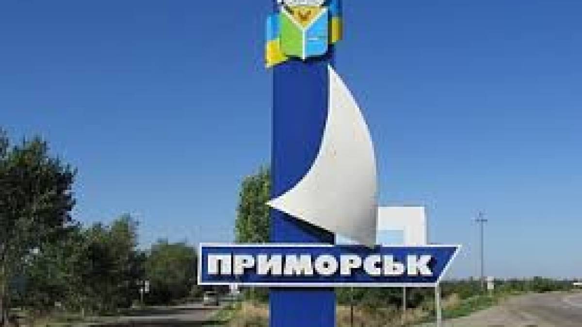На базах відпочинку поблизу міста Приморськ знаходиться близько двох тисяч російських військових з технікою